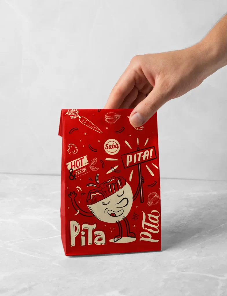 Bolsa roja de pan pita de Saba con un personaje de pita ilustrado y lettering «Pita» y «Hot & Fresh»